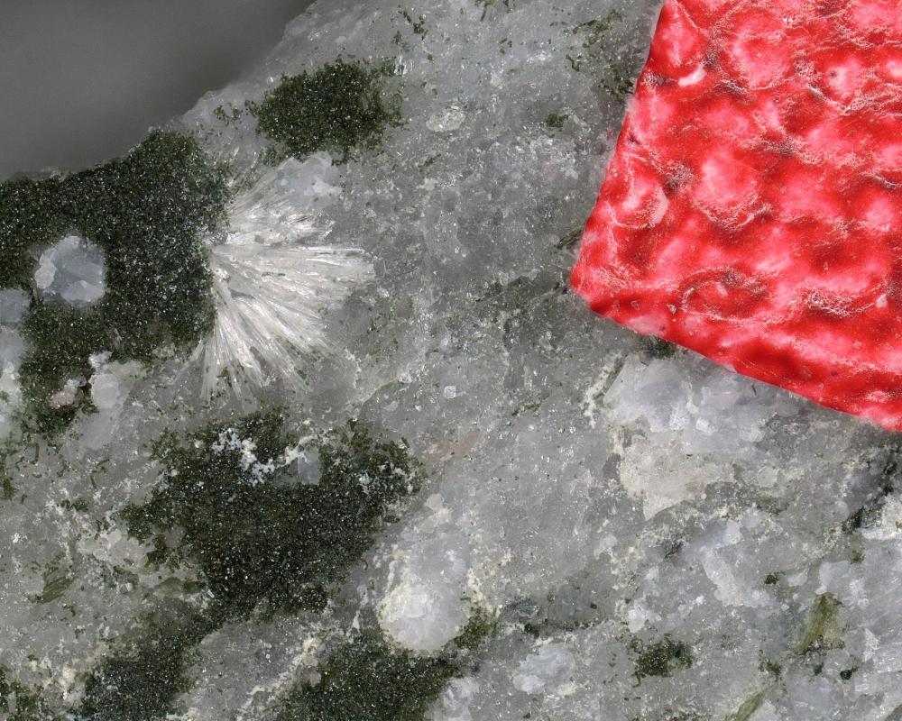 Lusernaite-(Y)